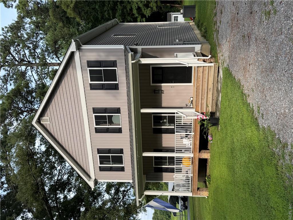 329 Forest Ave Property Photo 2