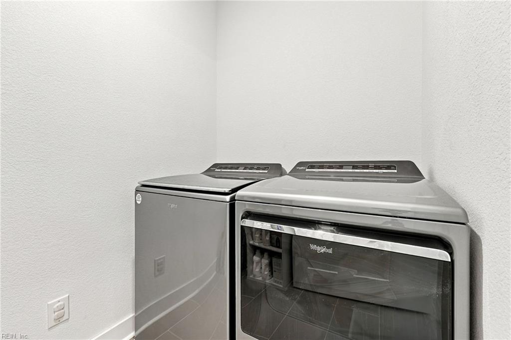 633 Ambrose St Property Photo 29