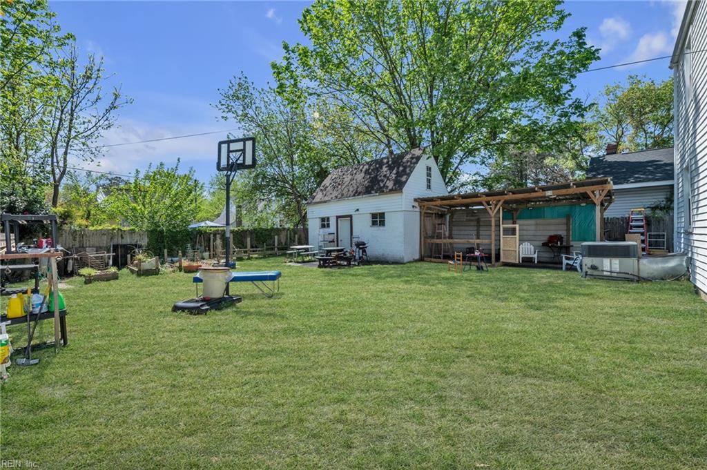 325 Forrest Ave Property Photo 6