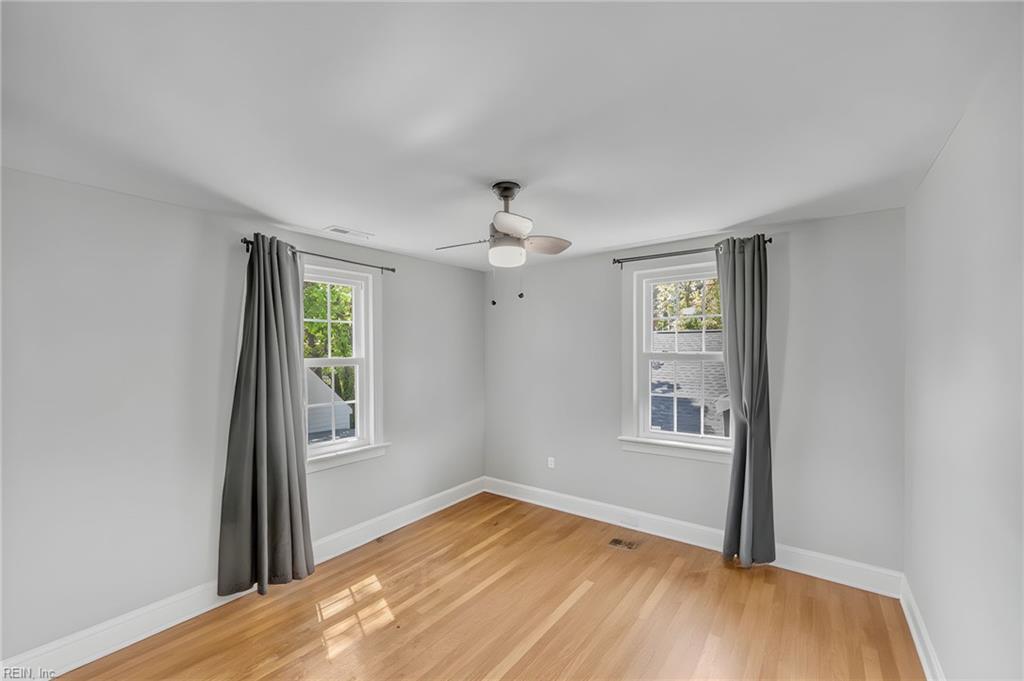325 Forrest Ave Property Photo 29