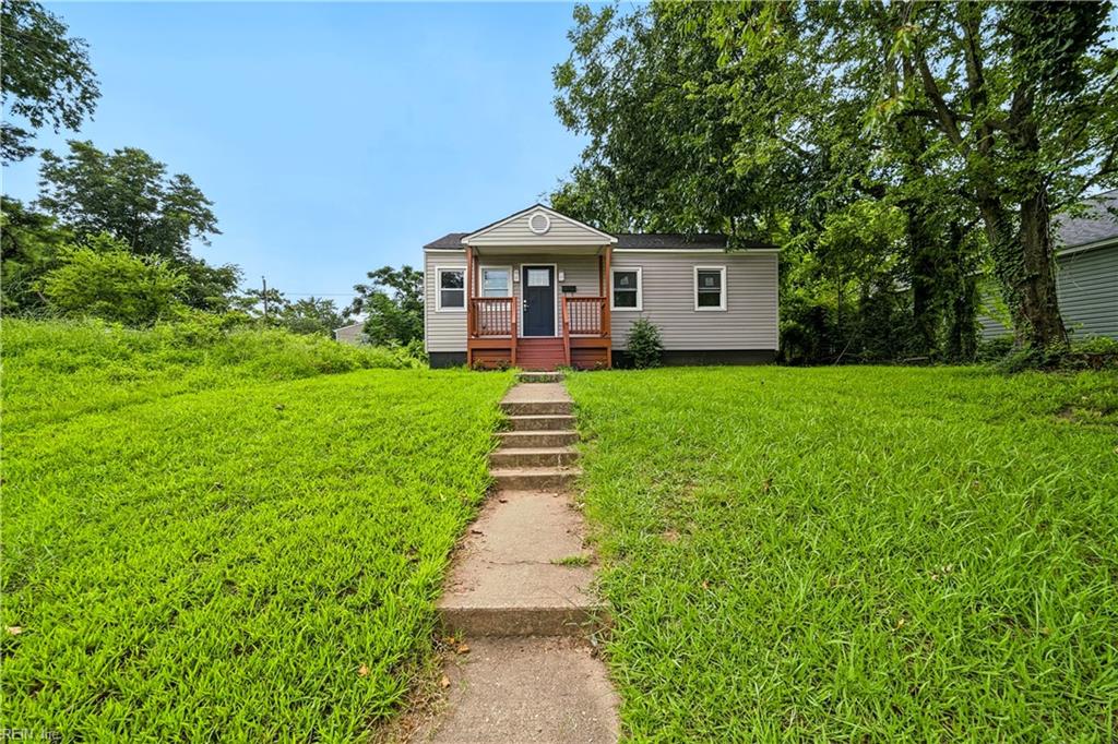 123 Ash Ave Property Photo 1