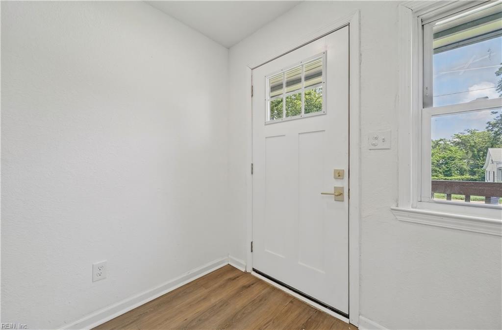 123 Ash Ave Property Photo 3