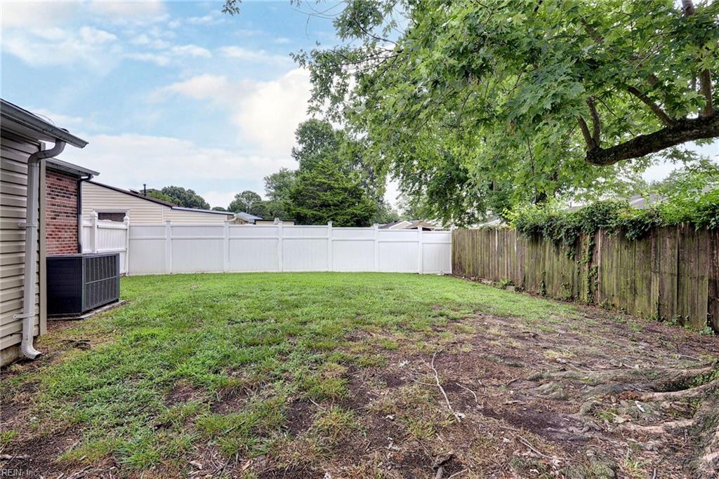 1926 Demetro Dr Property Photo 27