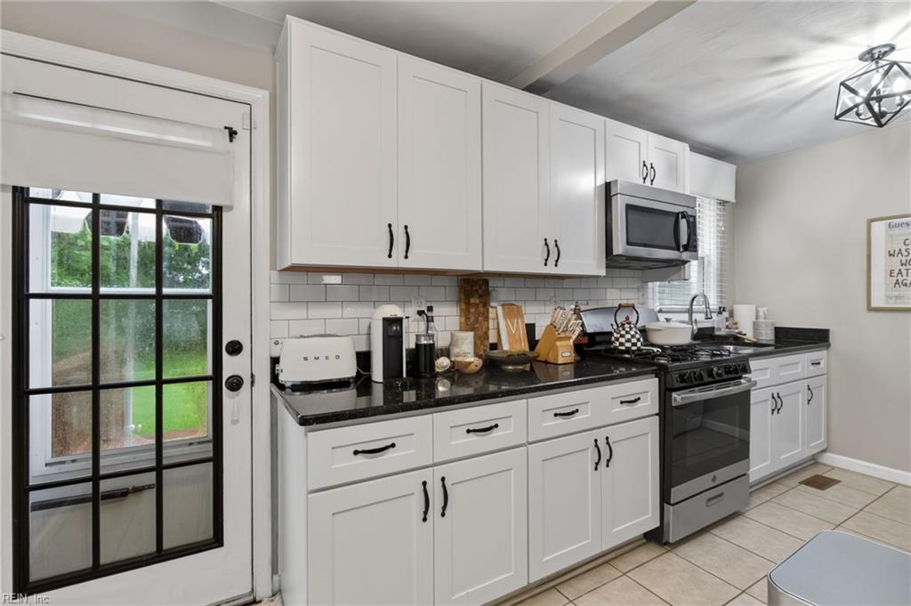 1646 Croyden Rd Property Photo 10
