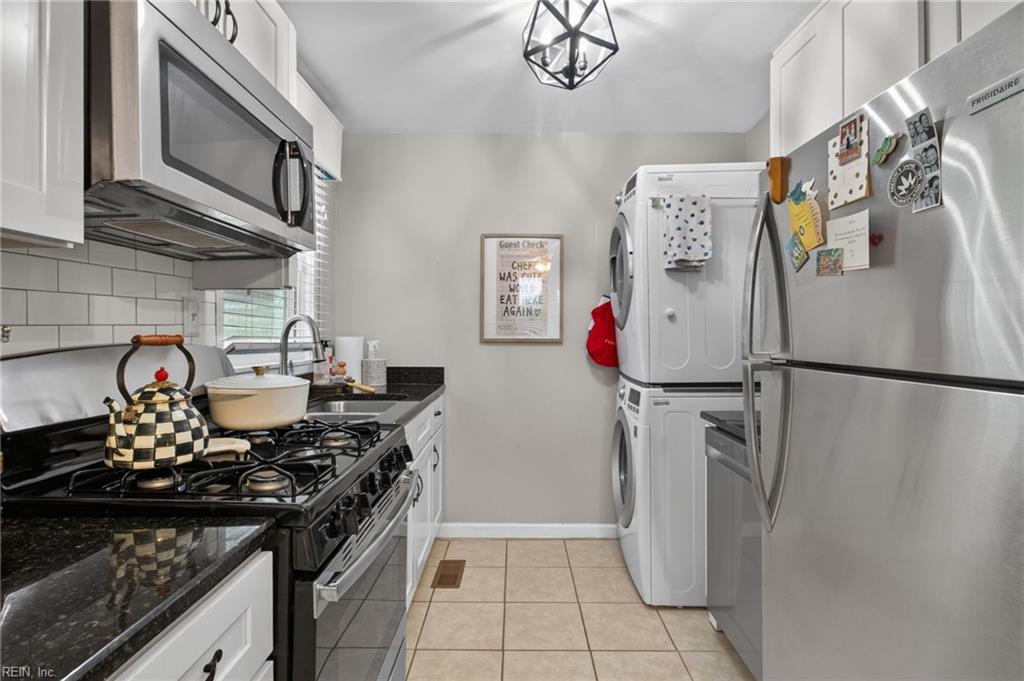 1646 Croyden Rd Property Photo 11
