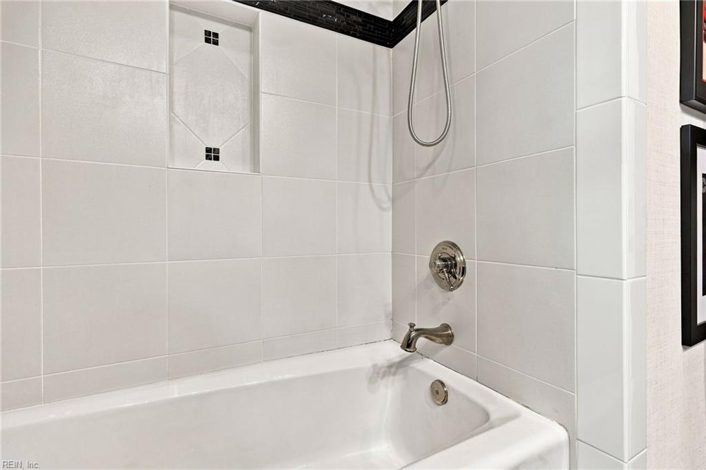 1102 Botetourt Gdns Property Photo 18