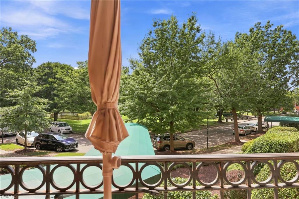 1102 Botetourt Gdns Property Photo 38