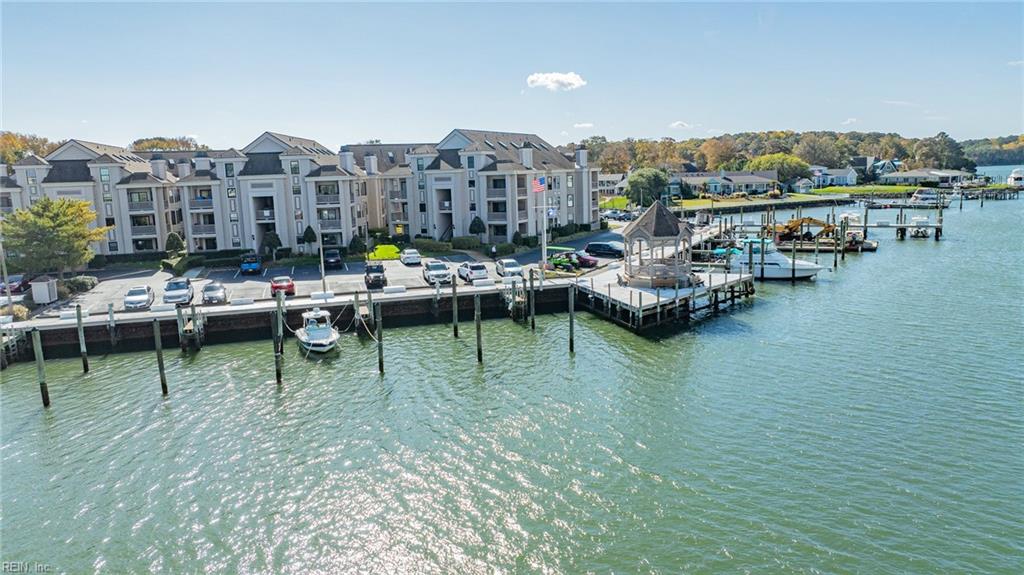 405 Harbour Point Pt Property Photo 3