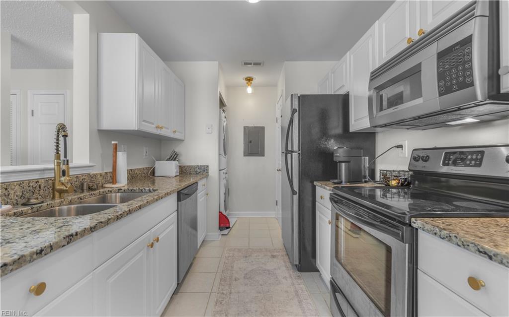 405 Harbour Point Pt Property Photo 19