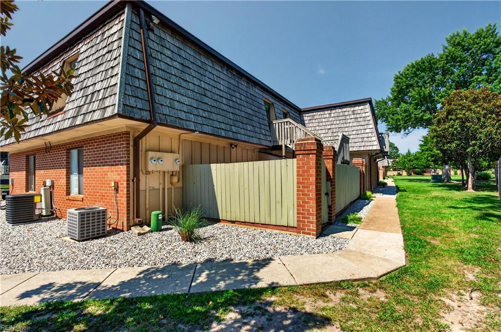 130 Saw Grass Bnd Property Photo 2