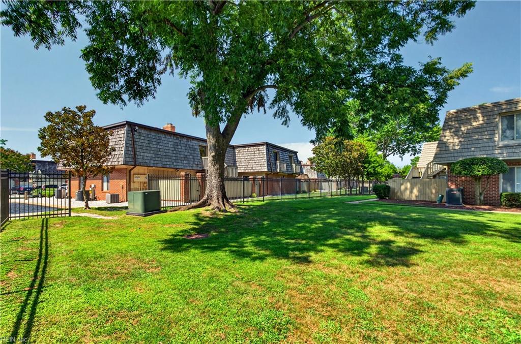 130 Saw Grass Bnd Property Photo 3