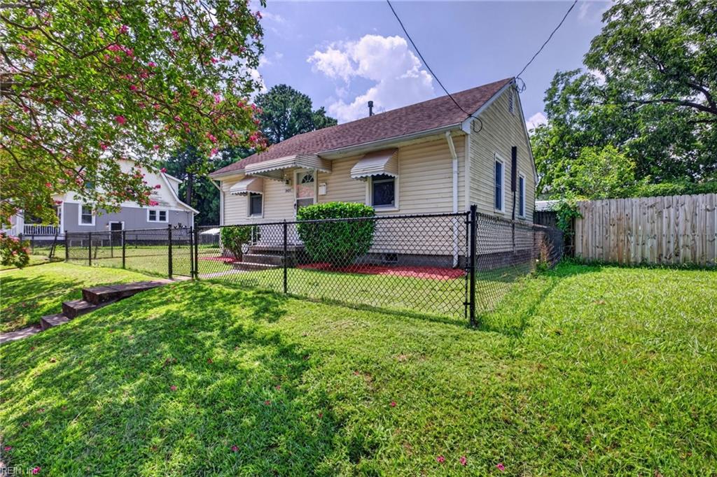 2425 Grandy Ave Property Photo 2