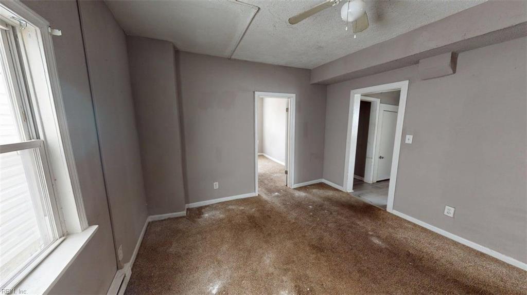 1121 35th St Property Photo 9
