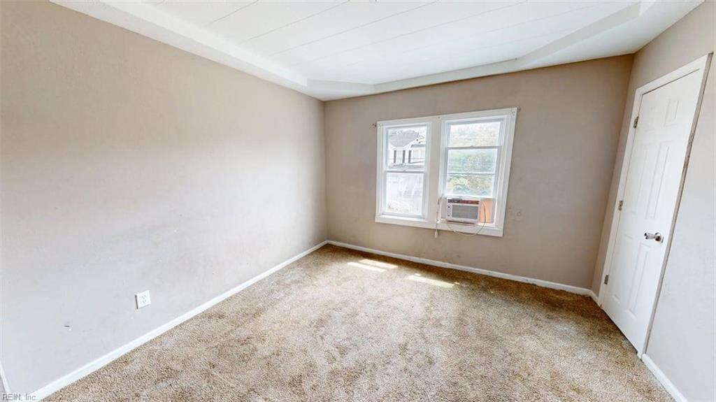 1121 35th St Property Photo 14