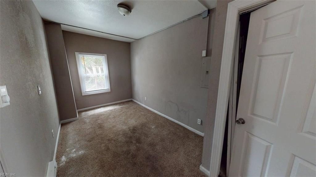 1121 35th St Property Photo 22