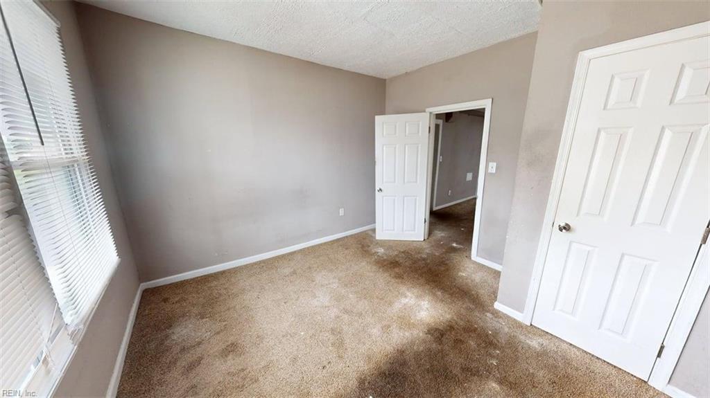 1121 35th St Property Photo 25