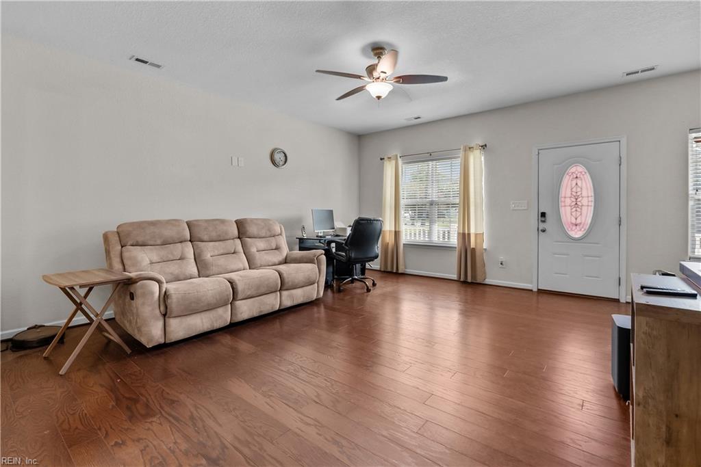7104 Clarion Ln Property Photo 10