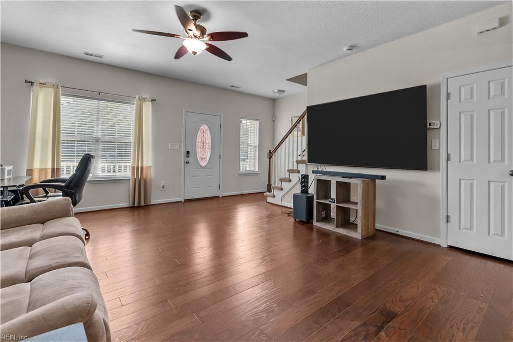 7104 Clarion Ln Property Photo 11