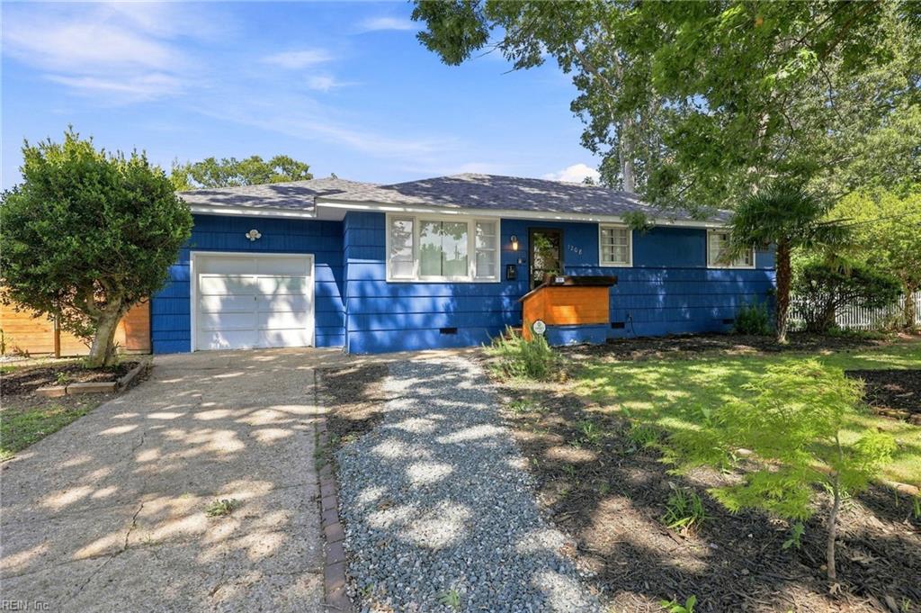 1208 Pineview Ave Property Photo 1