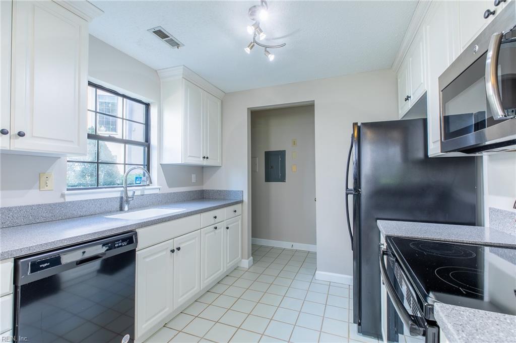 407 Harbour Pt Property Photo 10