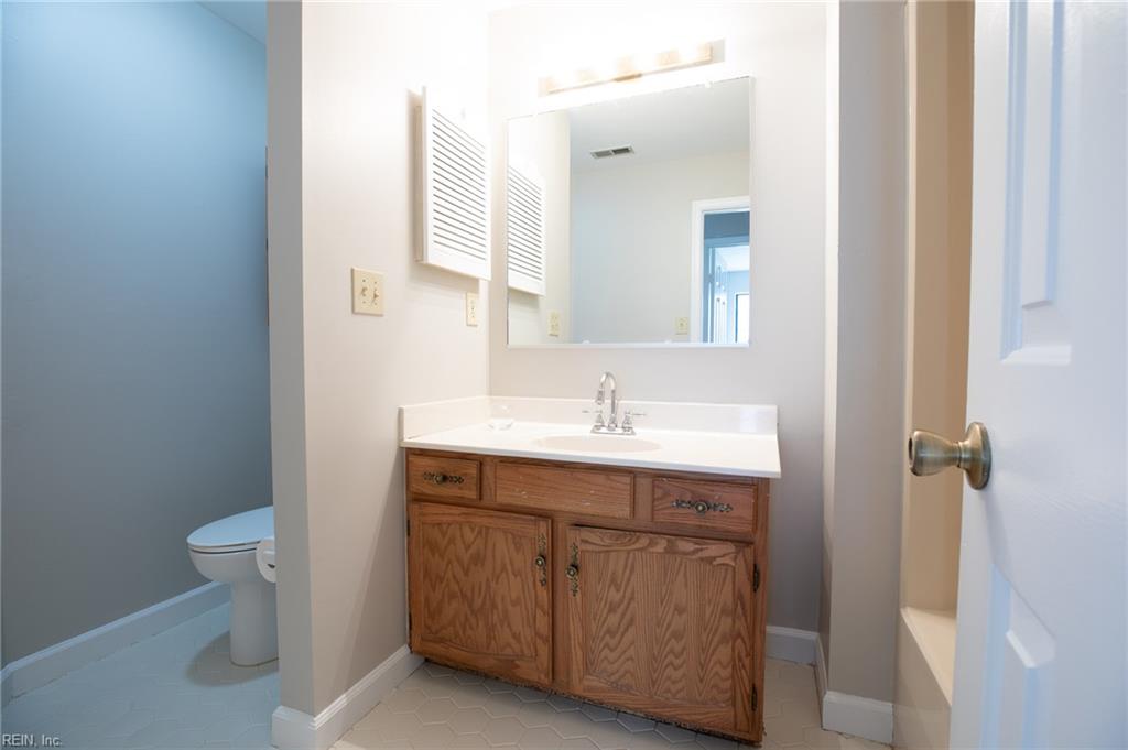 407 Harbour Pt Property Photo 18