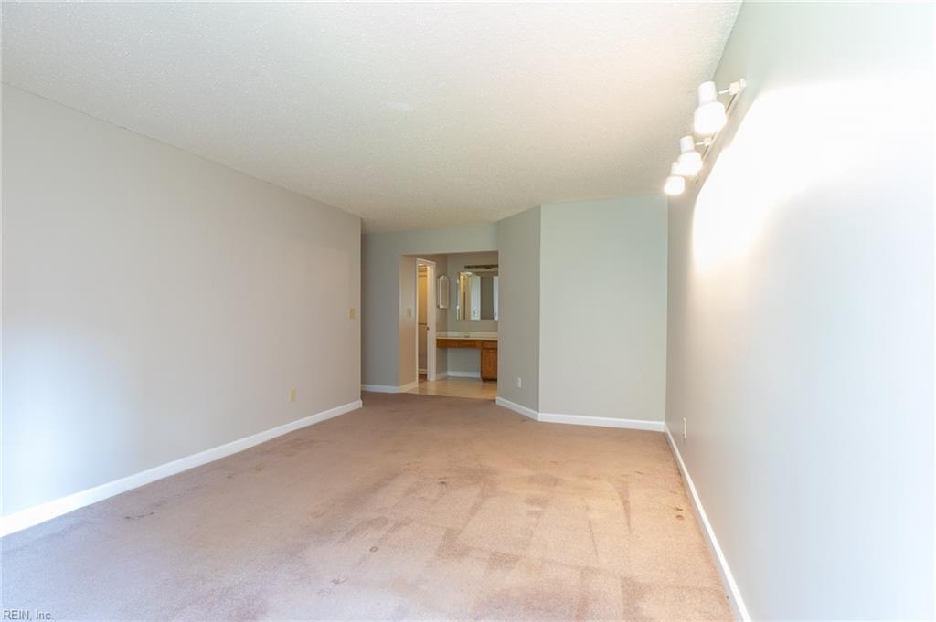 407 Harbour Pt Property Photo 22