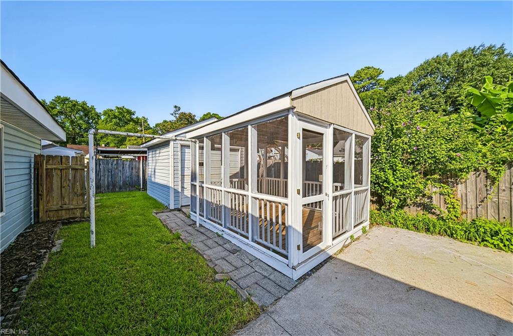 9323 Morwin St Property Photo 21