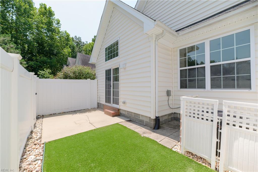 1602 Rustads Cir Property Photo 35