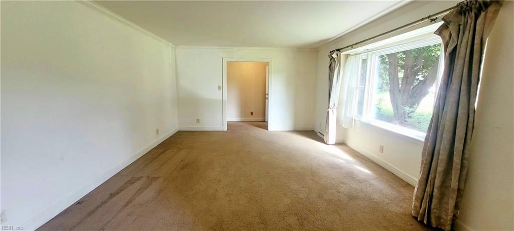 4904 Manor Ave Property Photo 3