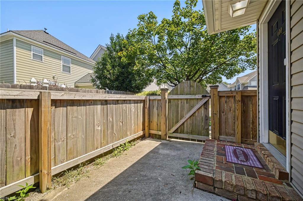 400 Adkins Arch Property Photo 4
