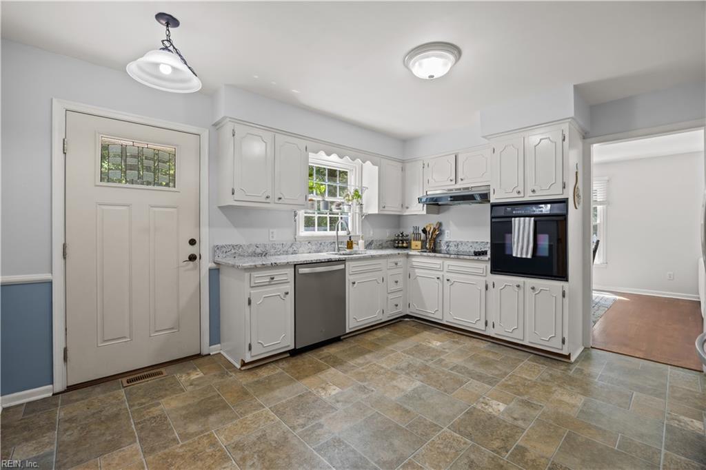 760 Village Green Pw Property Photo 8