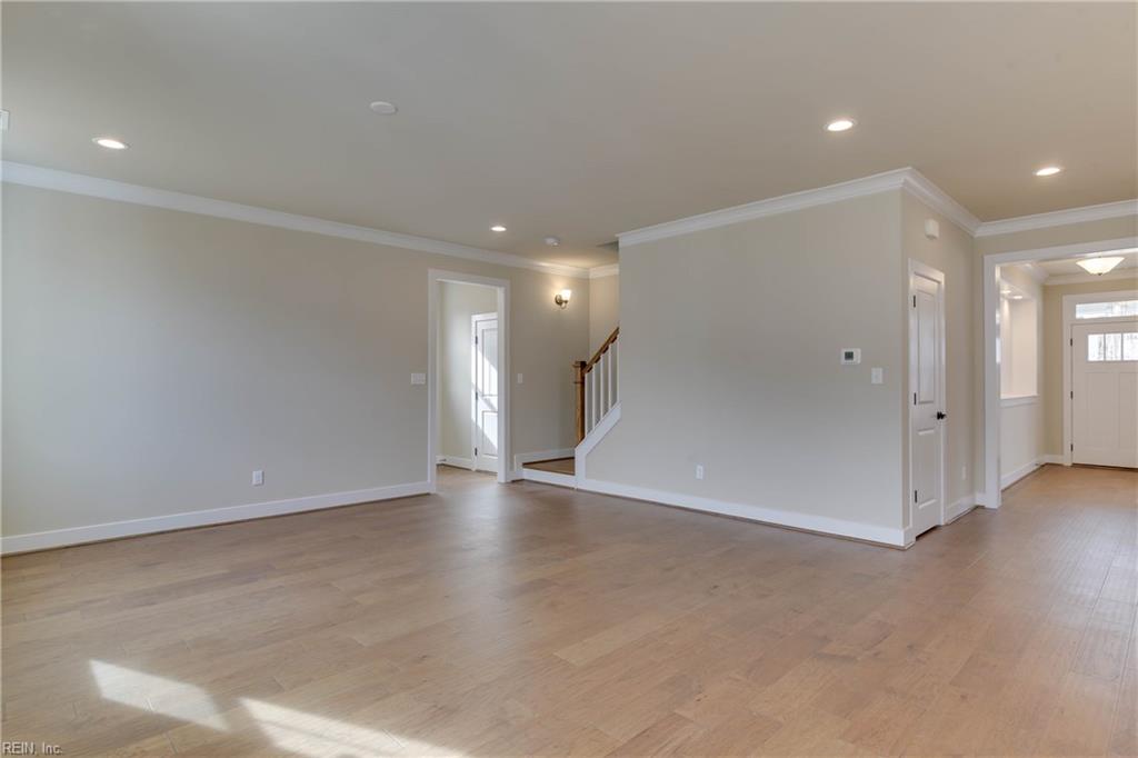 Mm Camellia W/ Sunroom Property Photo 10