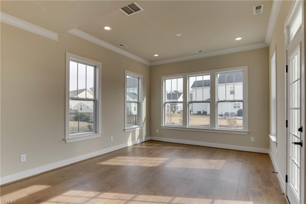 Mm Camellia W/ Sunroom Property Photo 18
