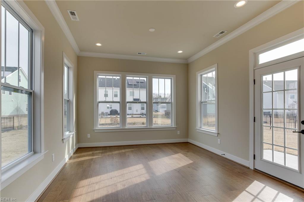 Mm Camellia W/ Sunroom Property Photo 19