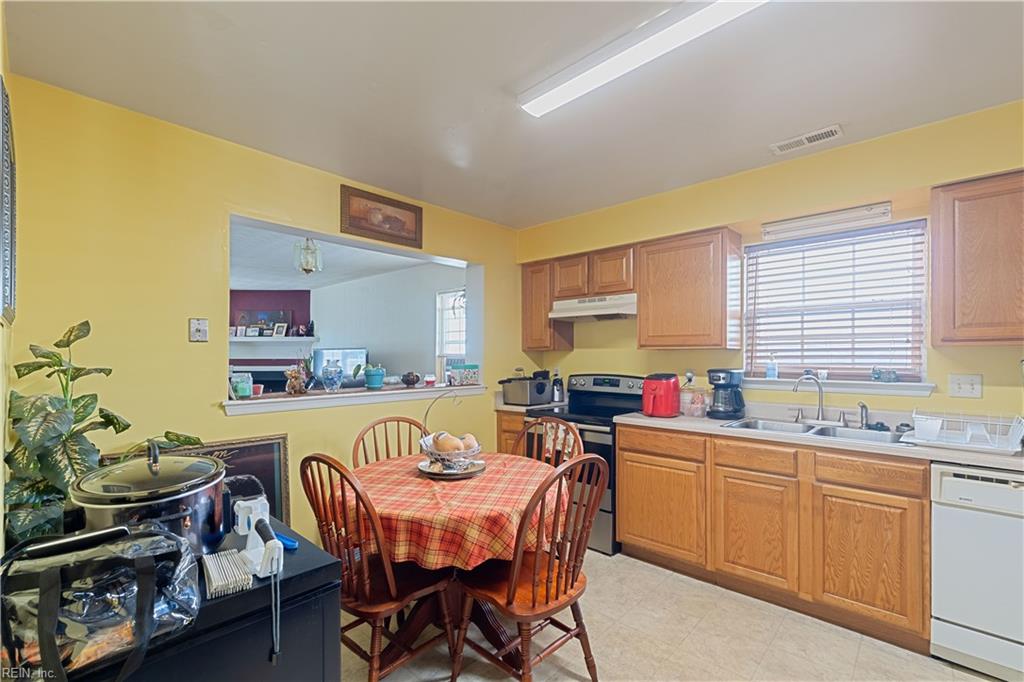 969 Avenue E Property Photo 5