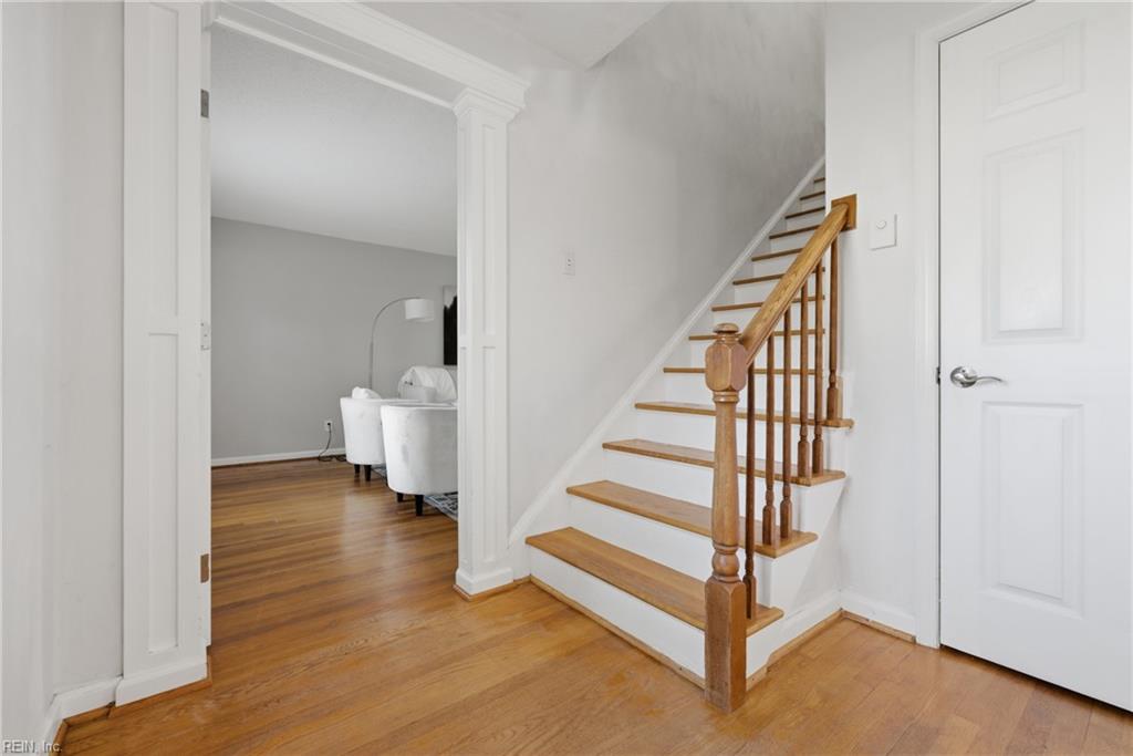 208 Great Hall Ct Property Photo 4