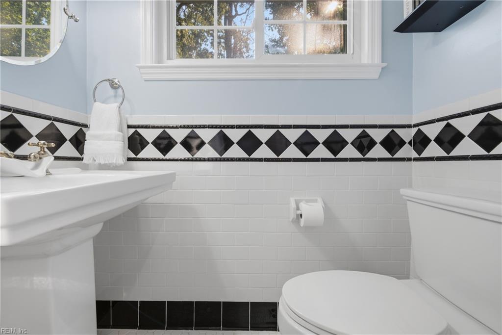 208 Great Hall Ct Property Photo 8