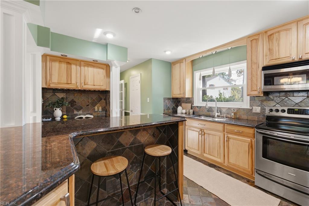 208 Great Hall Ct Property Photo 18