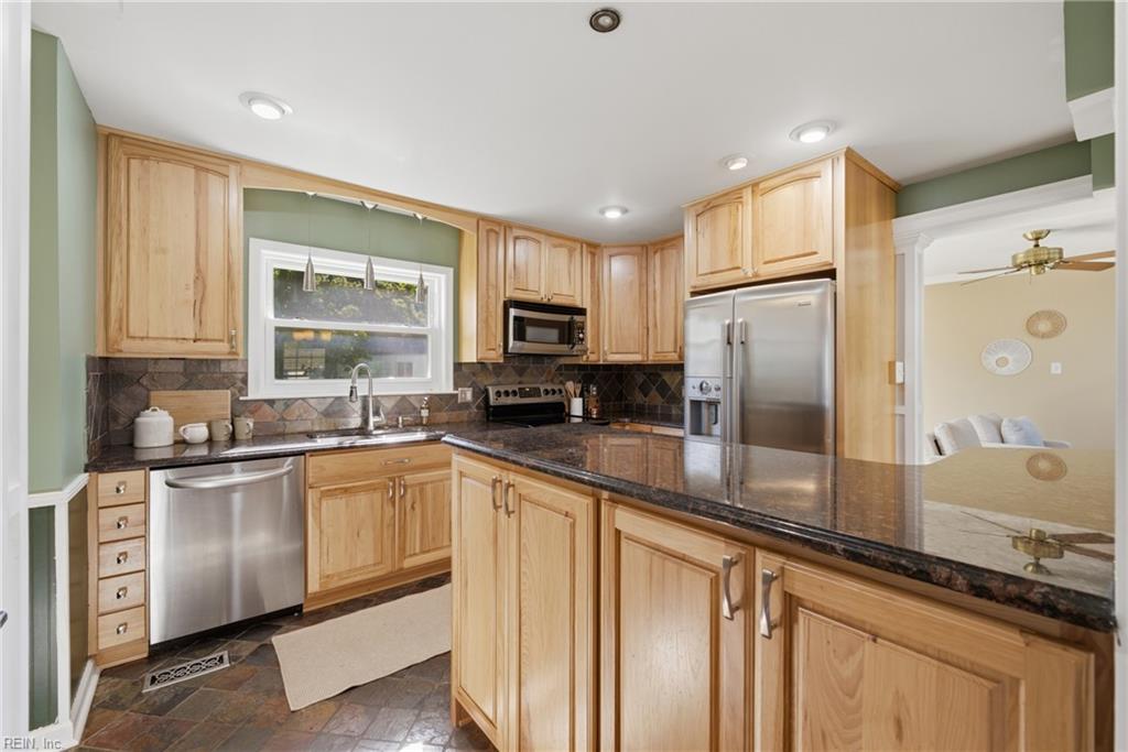 208 Great Hall Ct Property Photo 20