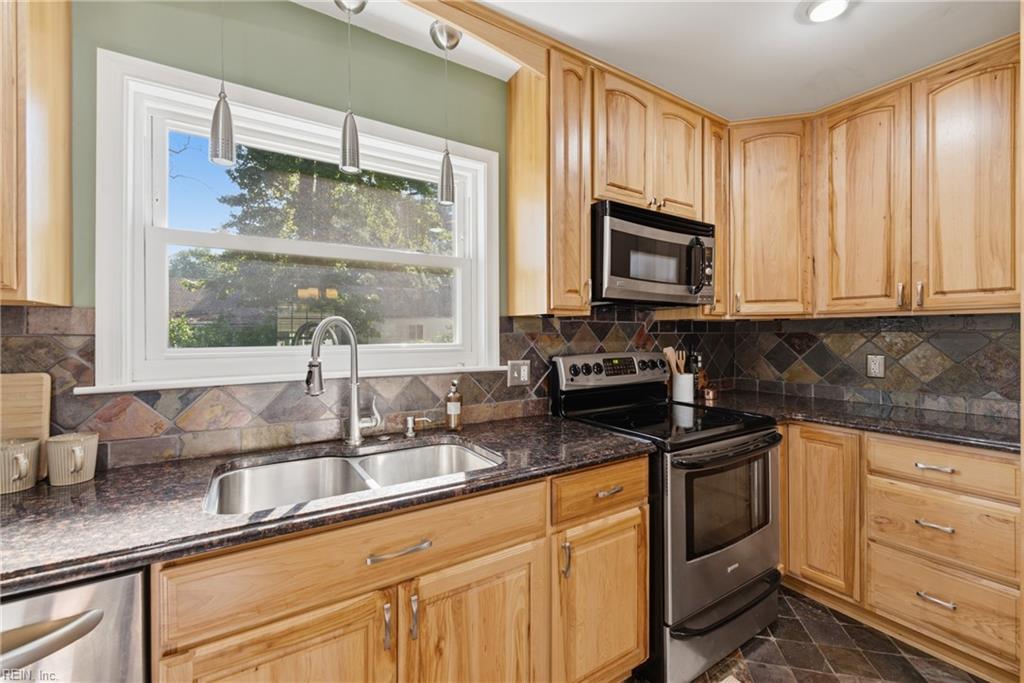 208 Great Hall Ct Property Photo 22
