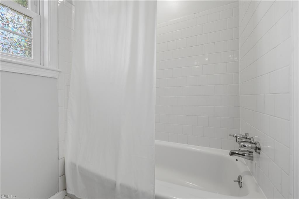 208 Great Hall Ct Property Photo 27