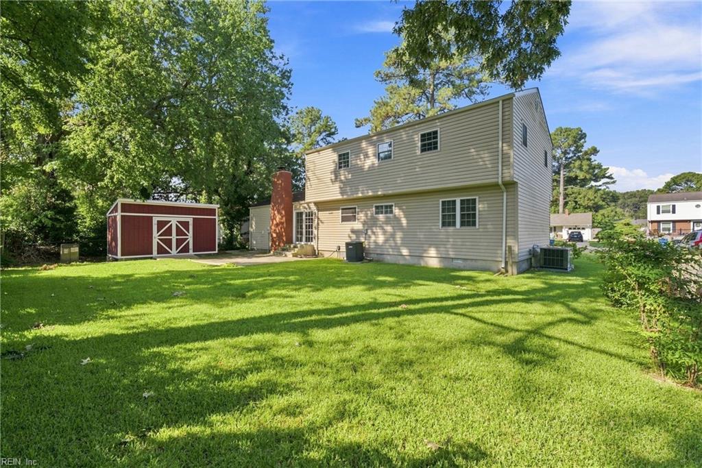 208 Great Hall Ct Property Photo 34