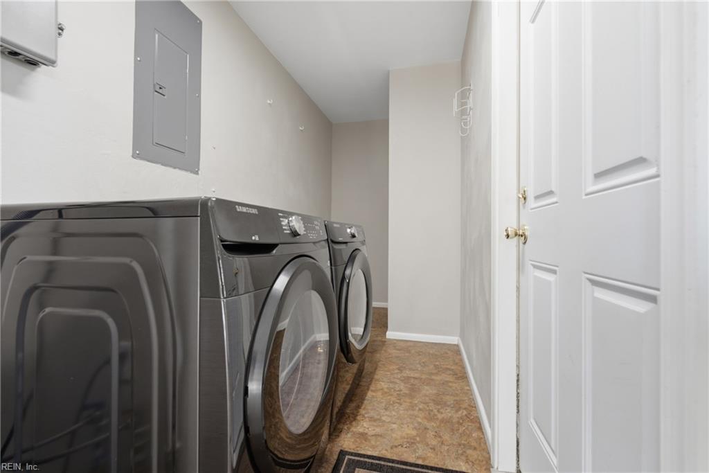 208 Great Hall Ct Property Photo 38