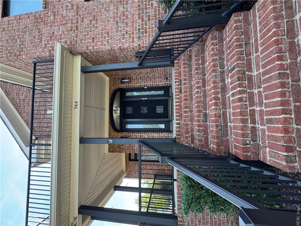 744 Yarmouth St Property Photo 5