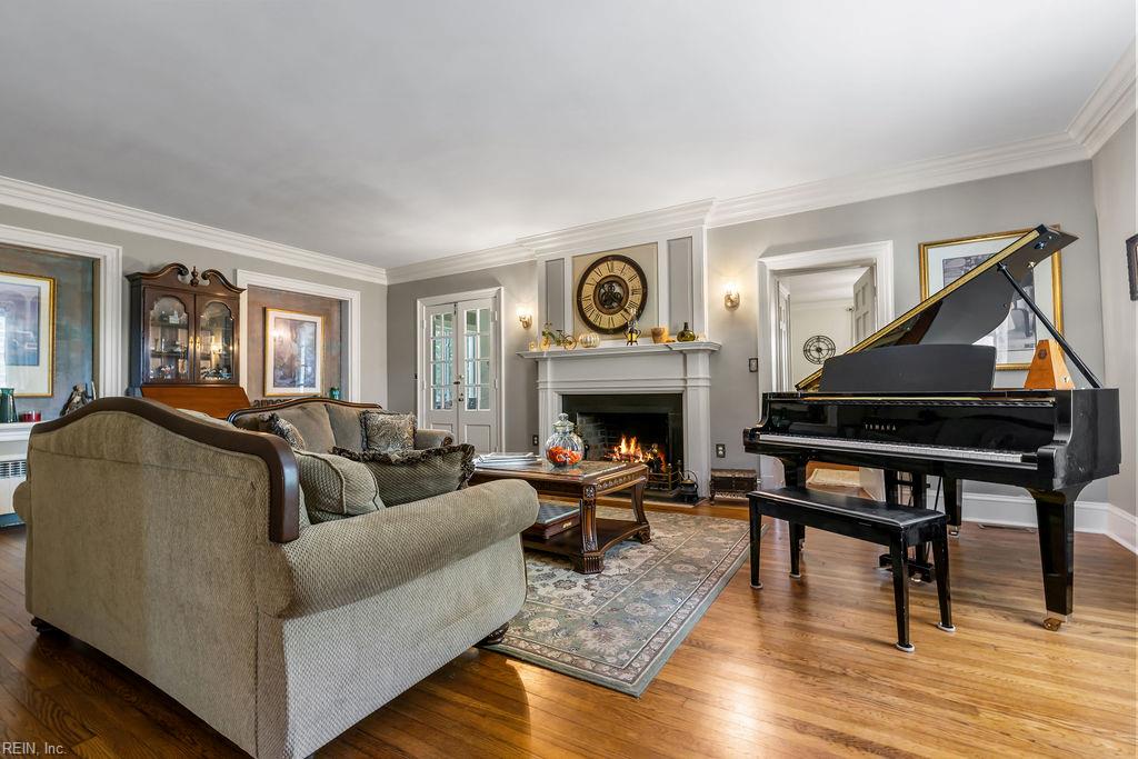 1412 Clay St Property Photo 3