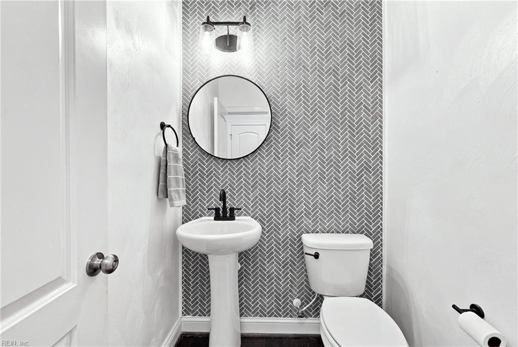 2417 Lily Loch Ct Property Photo 18