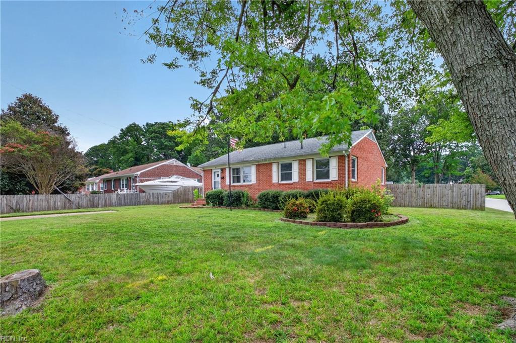 130 Albany Dr Property Photo 3