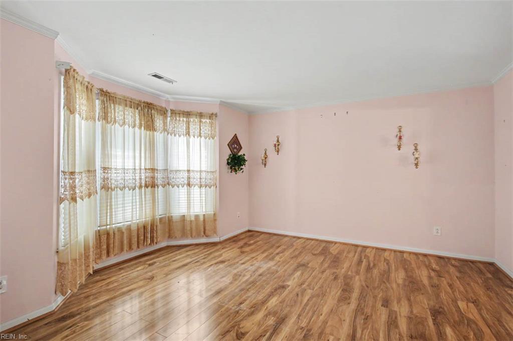2429 Creekmore Ct Property Photo 3