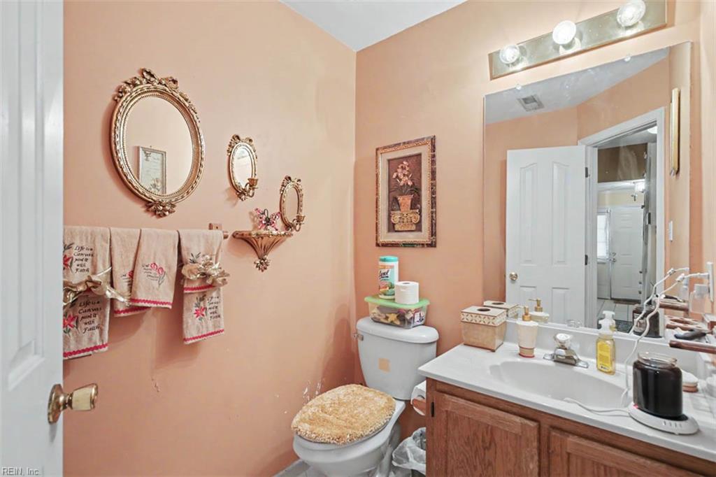 2429 Creekmore Ct Property Photo 5
