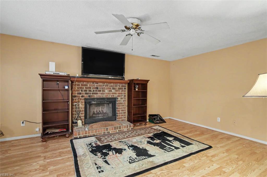 2429 Creekmore Ct Property Photo 6
